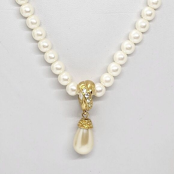 Avon Jewelry - Vintage Avon‎ Faux Pearl Necklace With Drop Pendant